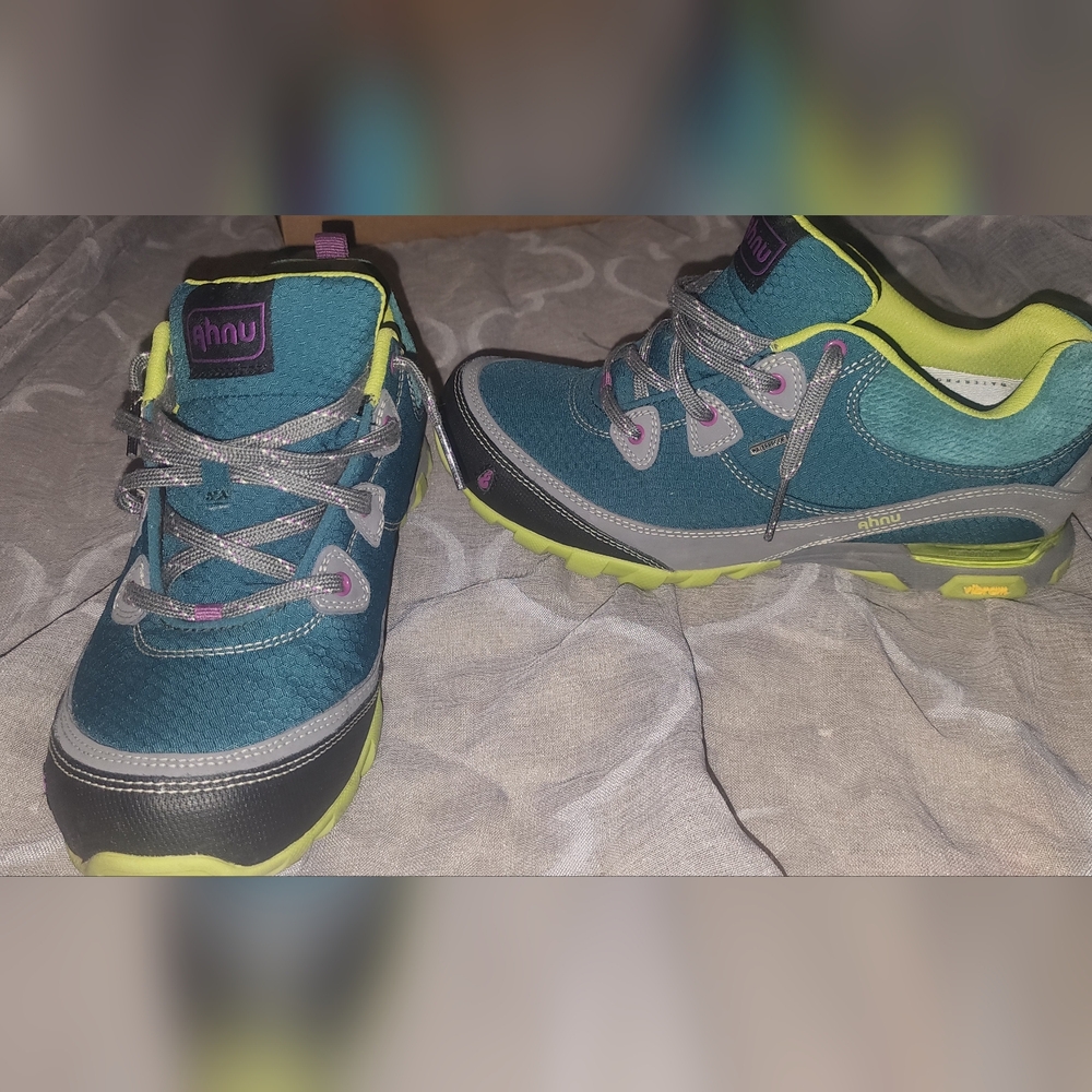 Ahnu Hiking And Trail Shoes - Picture 2 of 4